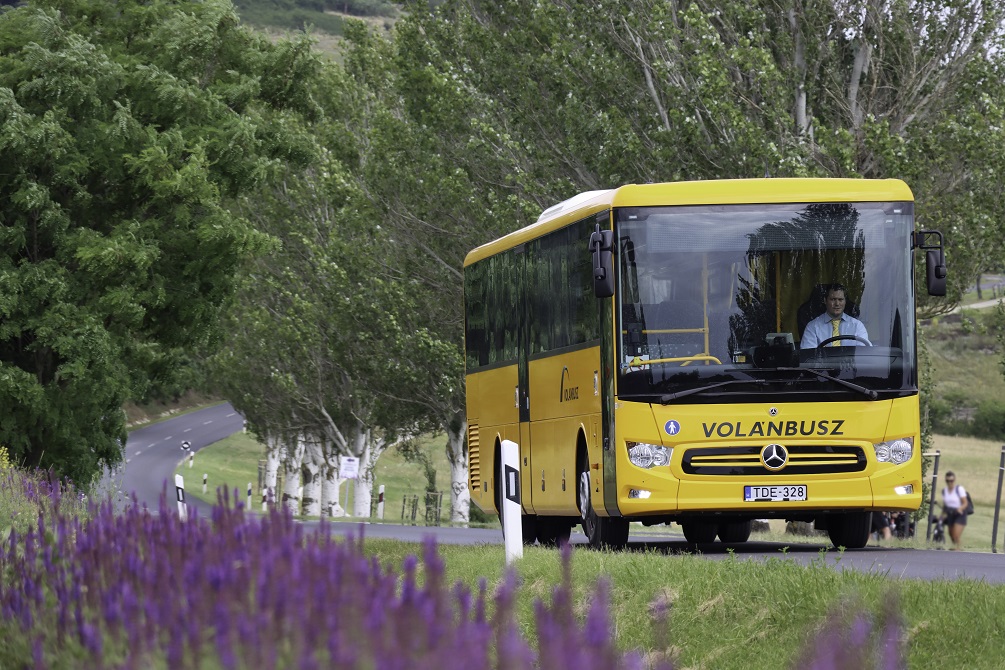 Volánbusz Mercedes-Benz Intouro M a Balatonnál