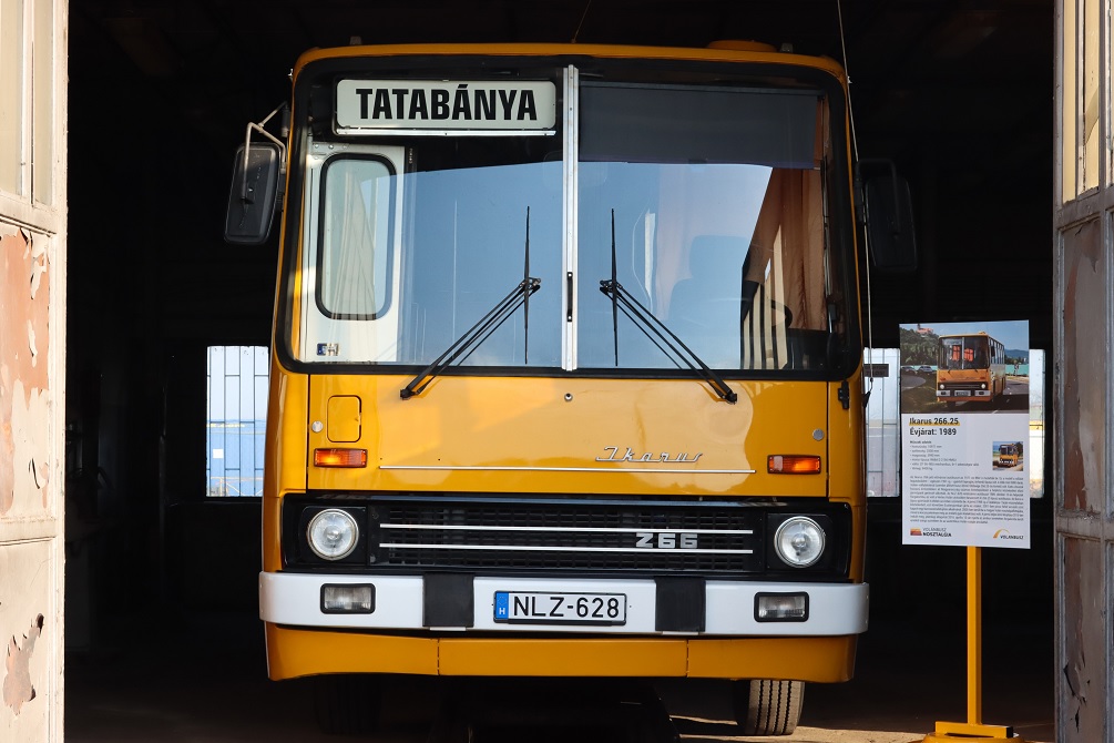 Volánbusz 266-os Ikarusza Hatvanban