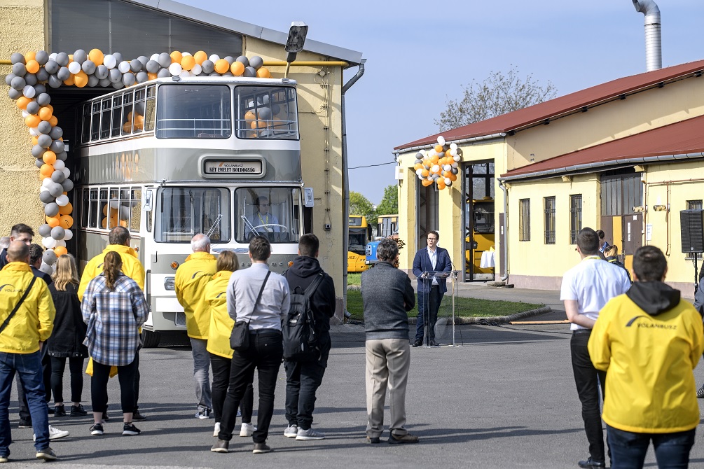 Ikarus 556 felújítás sajtótájékoztató