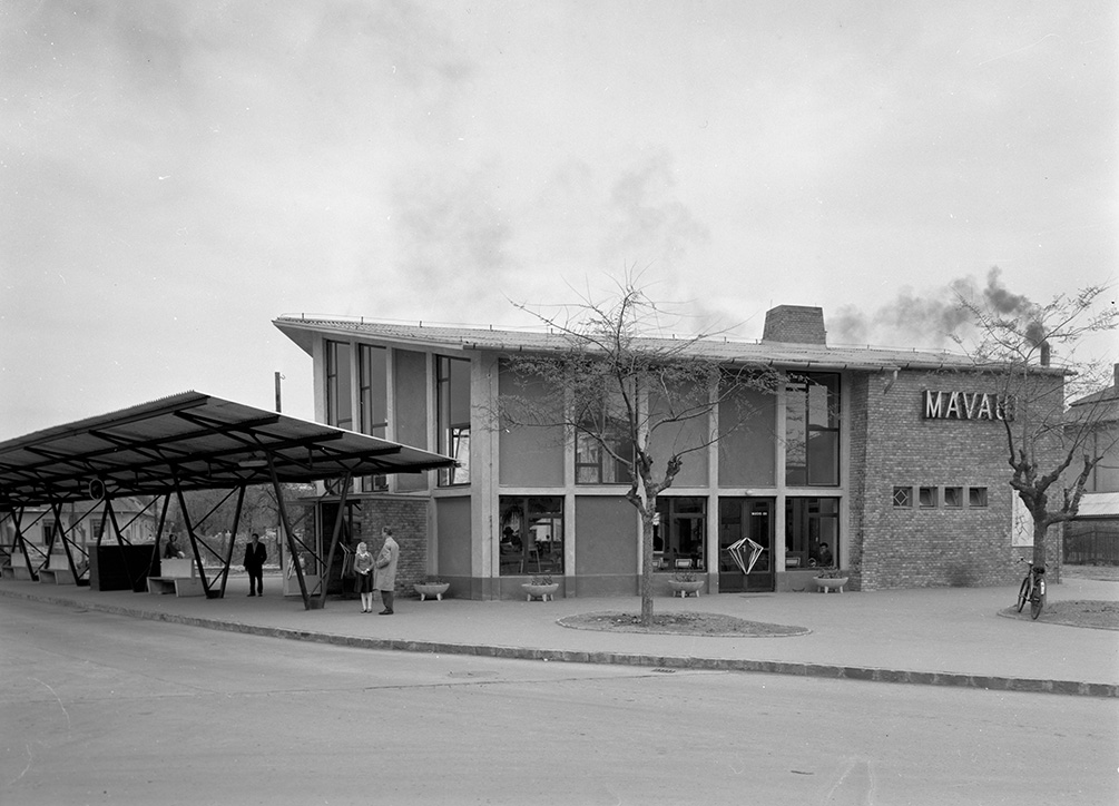 1961-es fotó Vác autóbusz-állomásról (Fortepan)