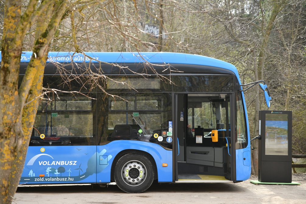 Kiállított eCitaro és töltő Budakeszin