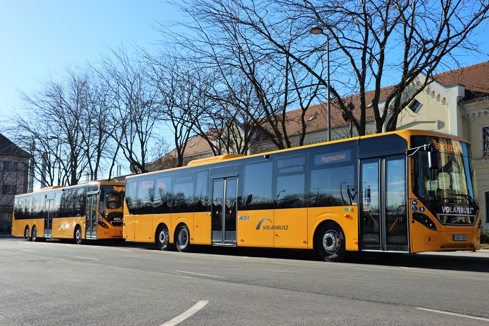 A képen látható: az új autóbuszok