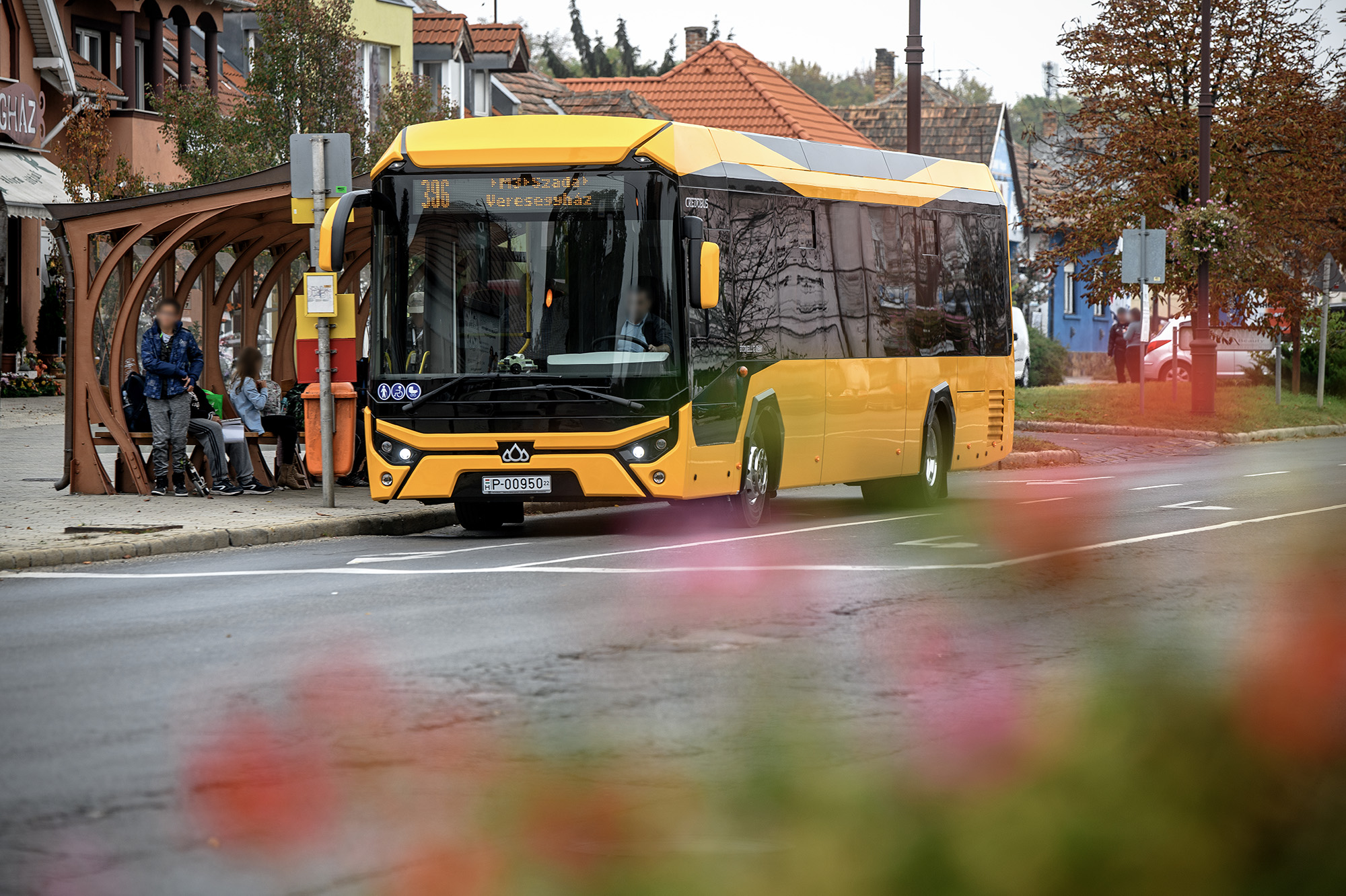 A képen az új autóbusz látható.