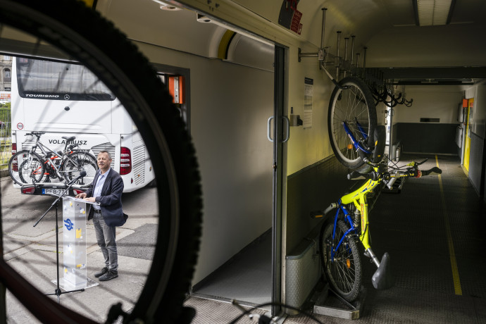 kerékpárszállítás buszon és vonaton