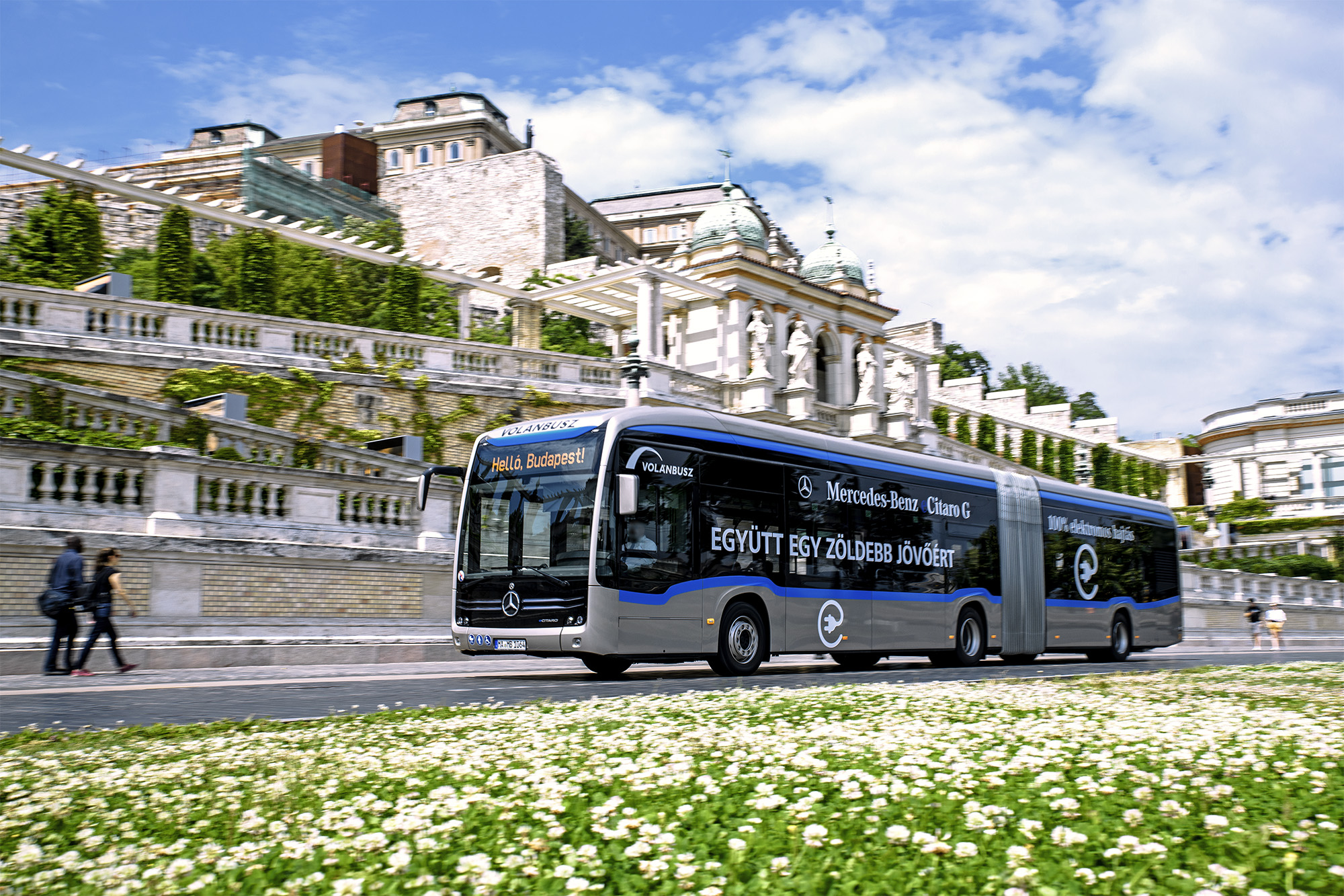 A képen a tesztbusz látható.