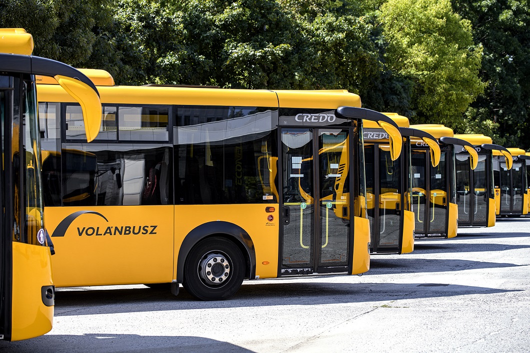 A fényképen az új Credo autóbuszok láthatók.