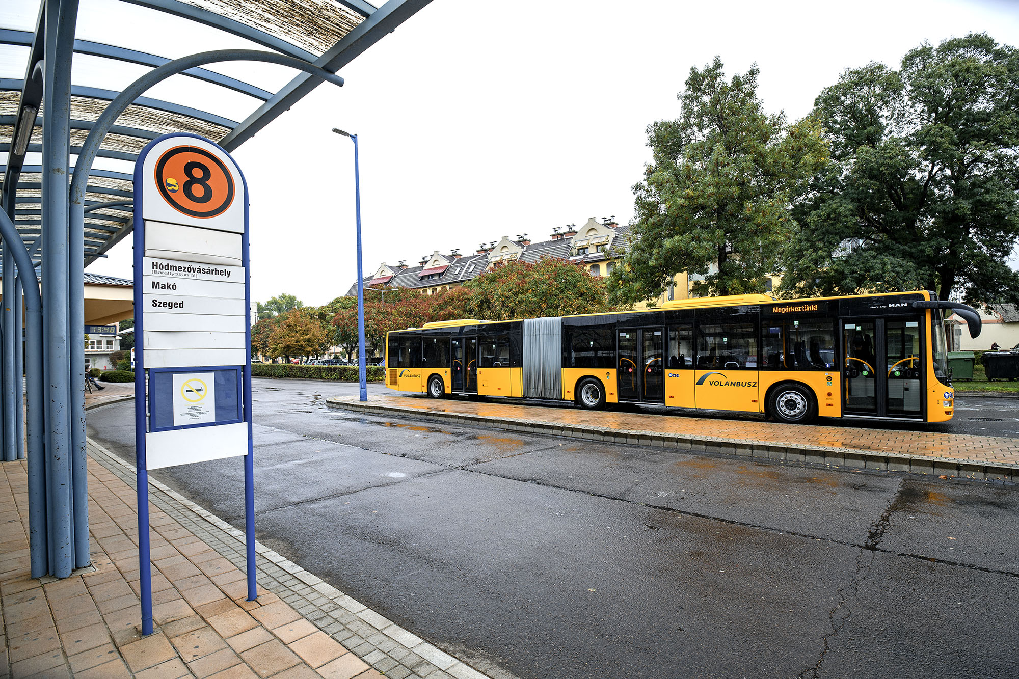 A képen látható: az átadott MAN csuklós busz