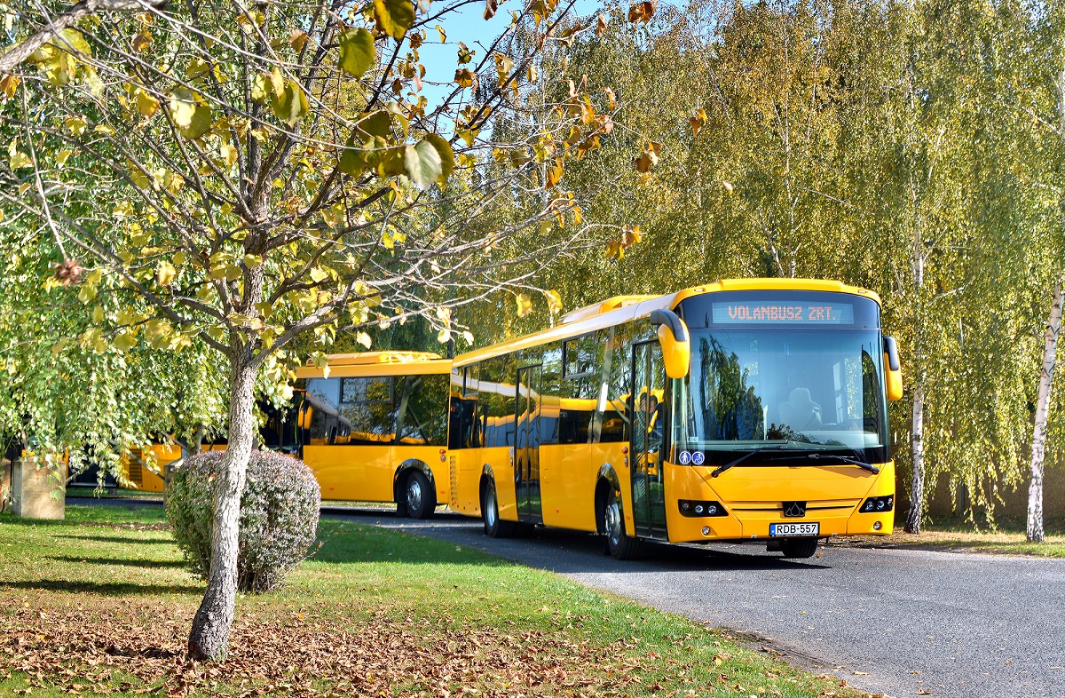 A képen az újonnan forgalomba helyezett Credobus Econell 12 típusú autóbusz látható.