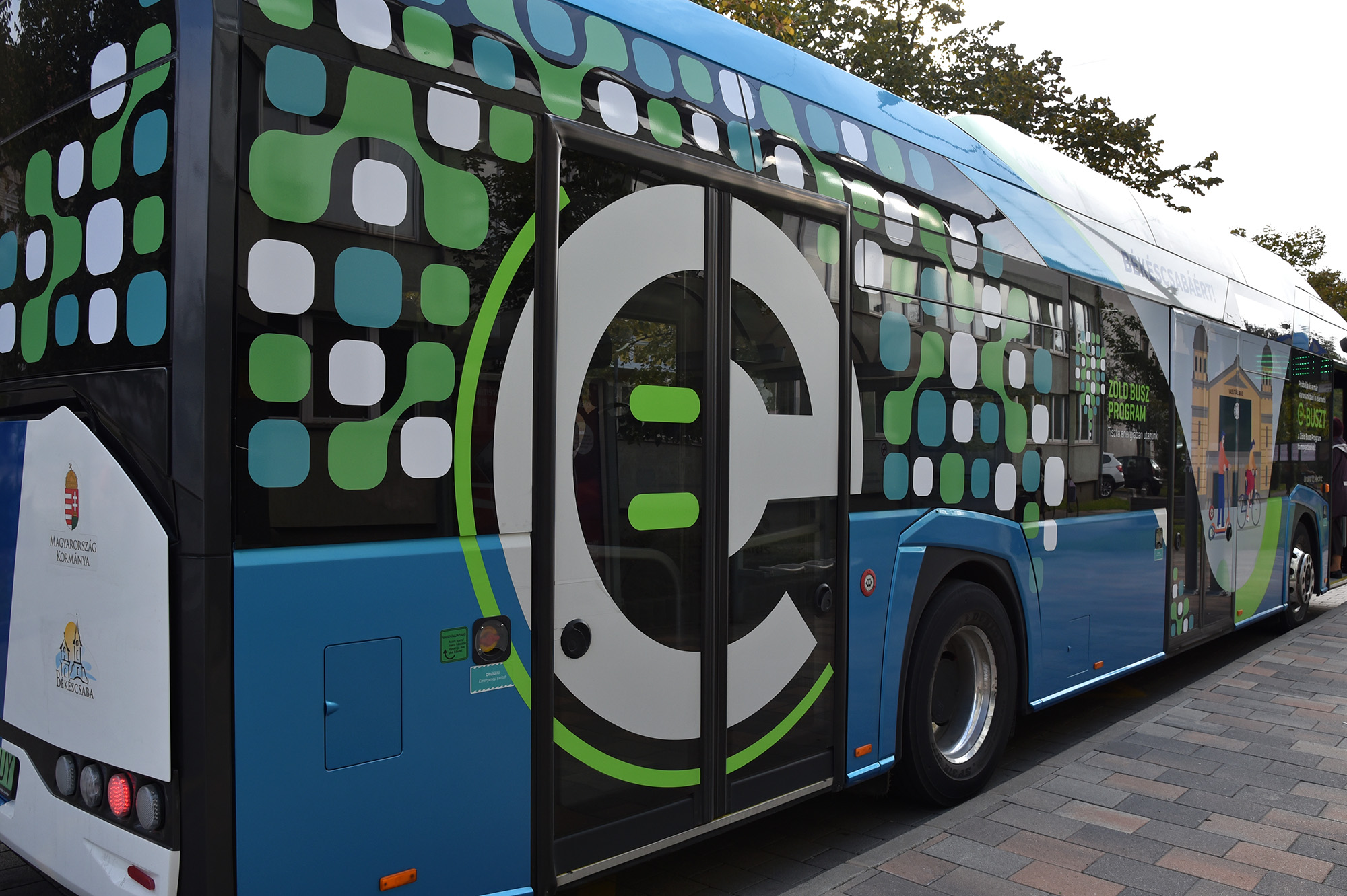 A képen a Solaris Urbino 12 electric típusú e-busz látható.
