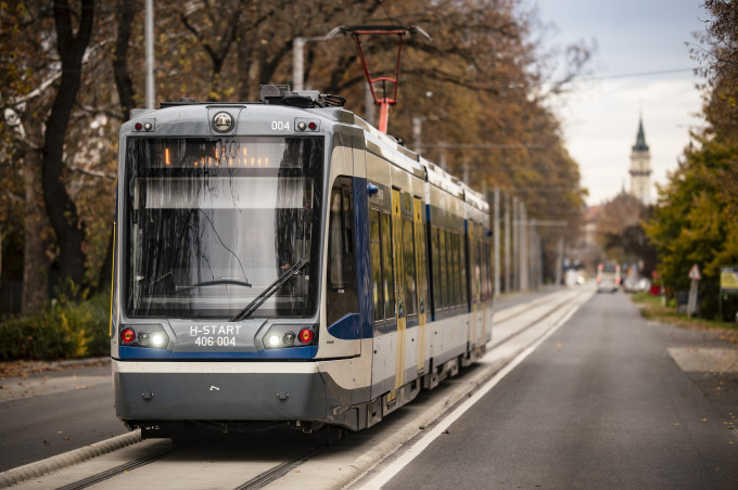 A képen a TramTrain látható.